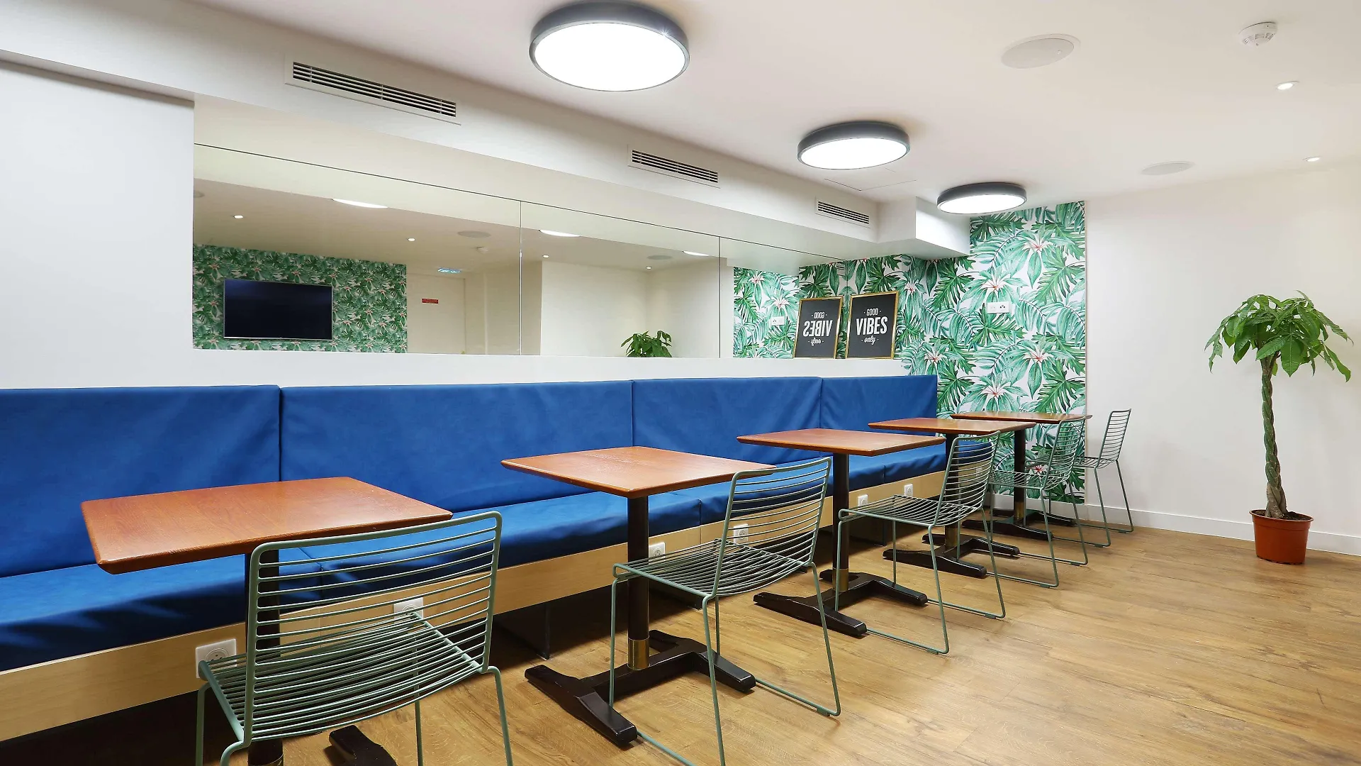 Hotel The Playce By Happyculture 4*