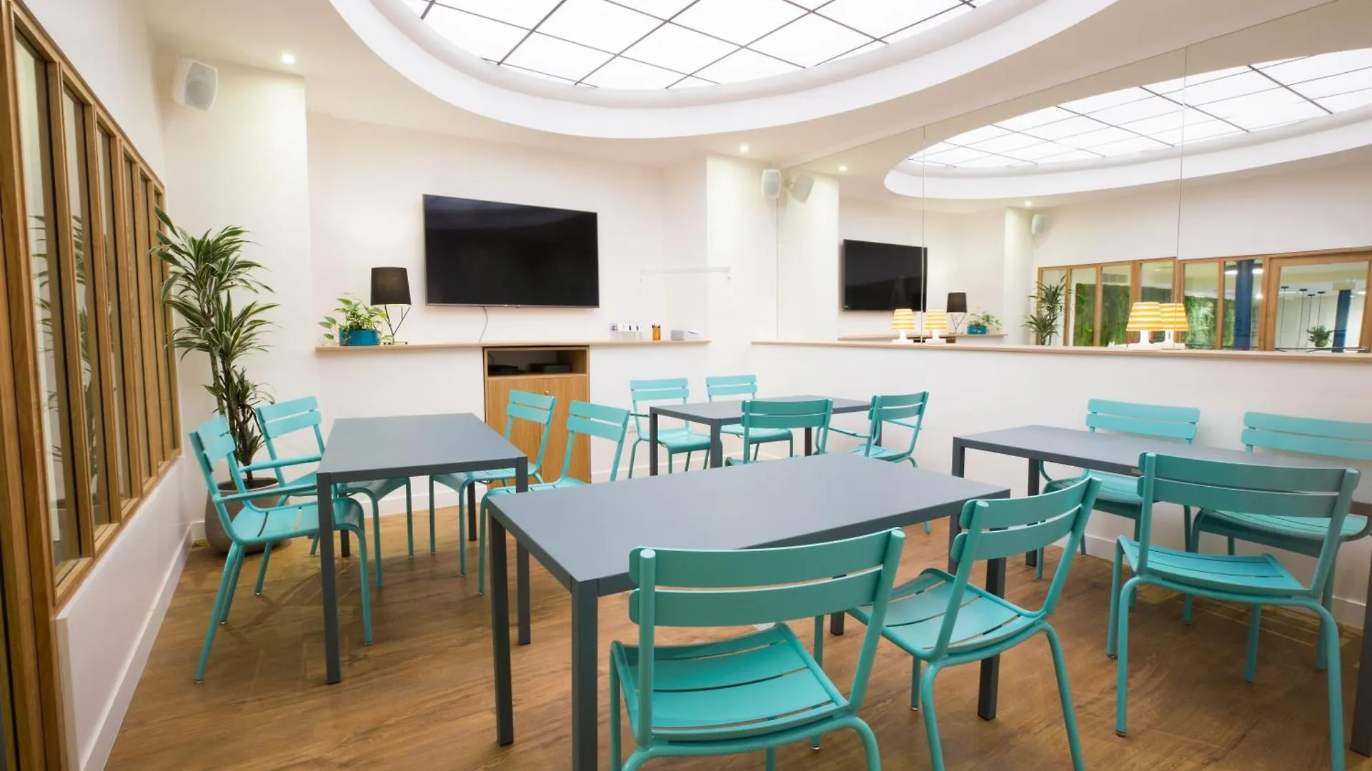 Hotel The Playce By Happyculture 4*